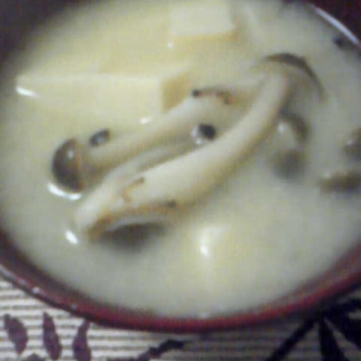高野豆腐としめじのお味噌汁